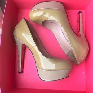 Betsy’s Johnson patten leather platform heels w/ lace detail on the heel, size 7